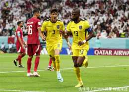世界盃現場感人一幕!中國球迷太勇敢,穿國足球衣舉國旗看揭幕戰