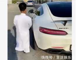 迪拜土豪買300萬賓士GT,車主身高1.2米,不到車頂