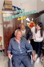 百歲父親用輪椅推80歲兒子鍛鍊走紅，孫媳婦談老人長壽秘訣