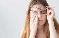先天性眼瞼缺損的患者，可使眼瞼與瞼缺損，可能與遺傳有關