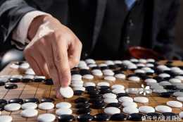 丁浩捧起27屆LG杯棋王賽獎盃，中國誕生首位“00後”圍棋世界冠軍